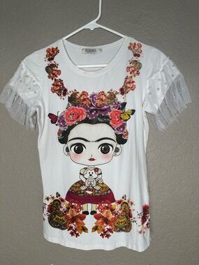 Vinixbena White pearl and ruffled Frida Kahlo Graphic Tee